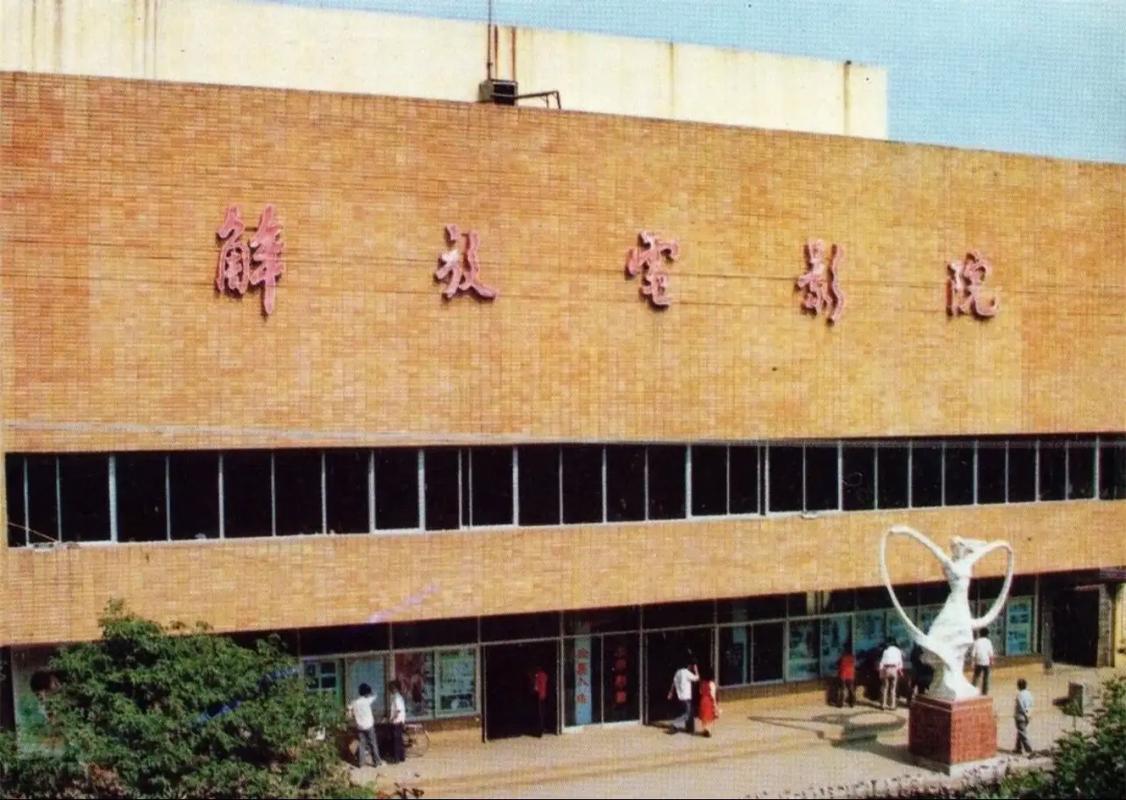 美女张开两腿让男人桶av的相关介绍