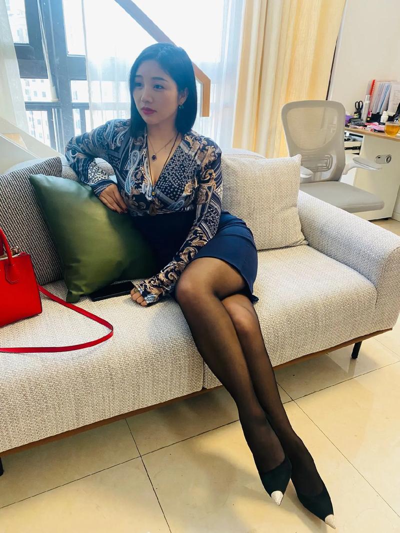亚洲少妇玖玖一二三区综合爱的相关介绍