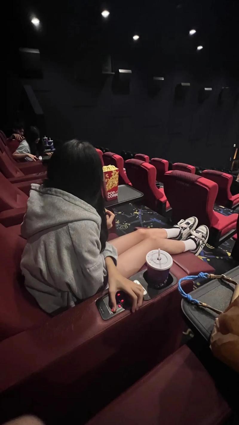 裸体护士的特殊性按摩服务的相关介绍